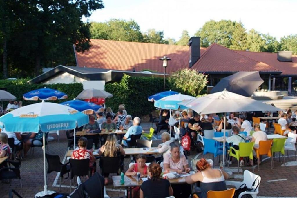 Te Huur: Leuke 4-Persoons Stacaravan Op Top Locatie! Hoenderloo Exteriér fotografie